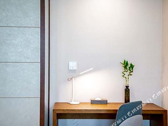 Hanya Kaiyuan Yiju Hotel (Ningbo East New Town Convention and Exhibition Center)