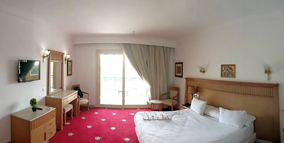 Regency Pyramids Hotel