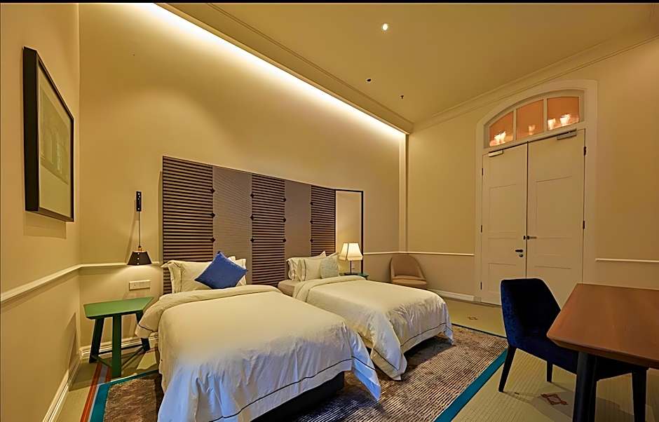 The Edison George Town