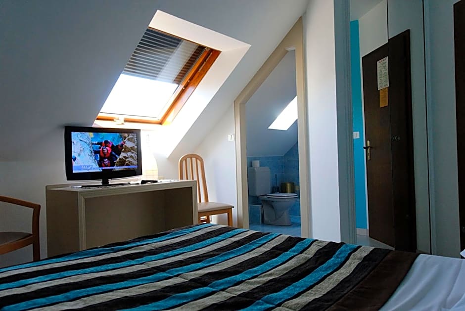 Logis Hôtel Restaurant Au Lion Rouge