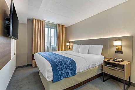 King Suite - Non-Smoking