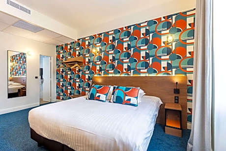 Deluxe King Room - Non-Smoking