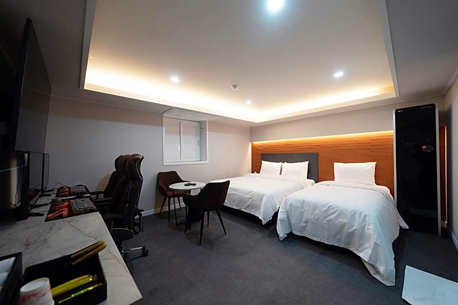 NINE HOTEL