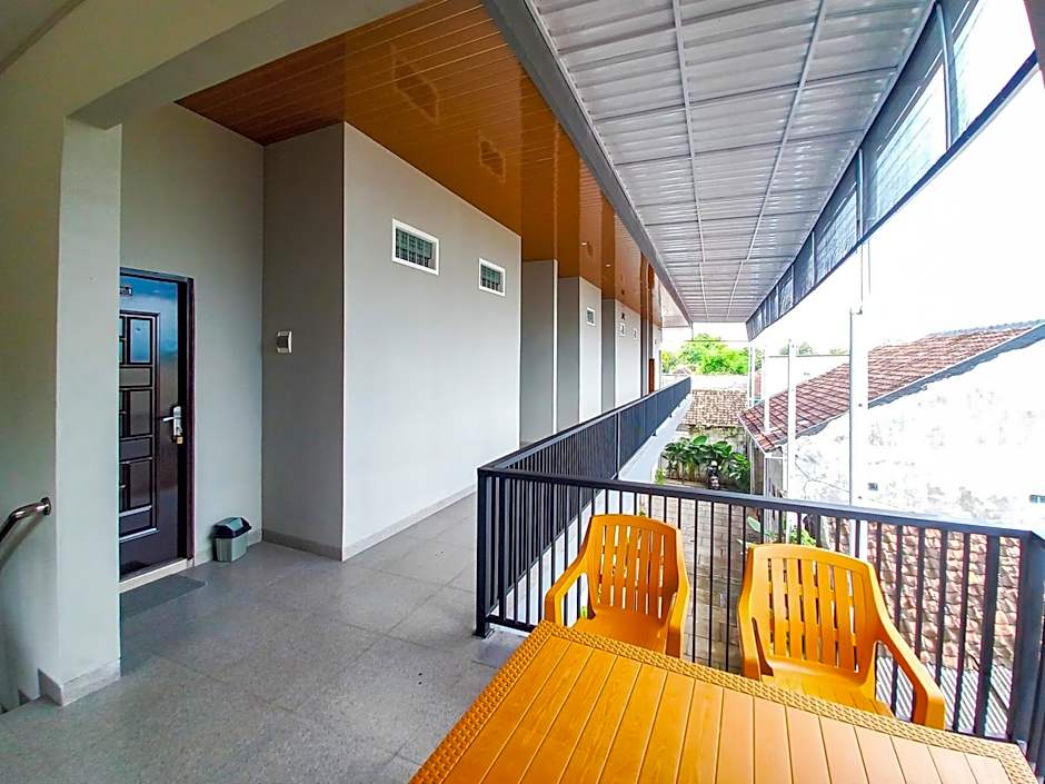 RedDoorz Plus Syariah at Umyas Hotel near Terminal Anjuk Ladang Nganjuk