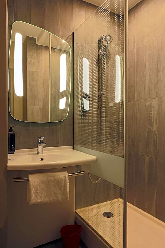 ibis Lyon North