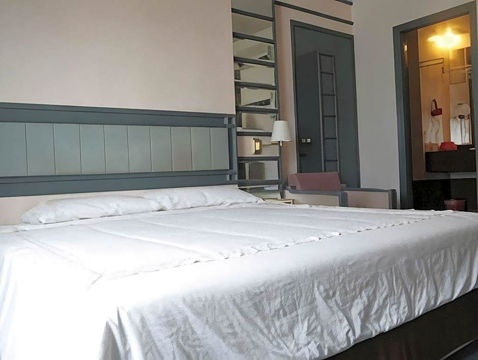Pacific Orient Hotel