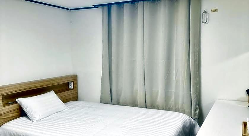 The Oakra Hotel