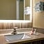 Super 8 by Wyndham Hearst ON