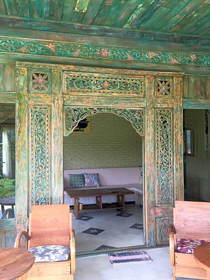 Amrita Villa Sidemen