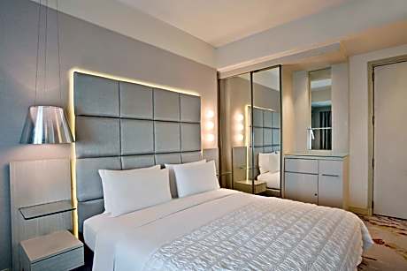 Executive King Room with Lounge Access