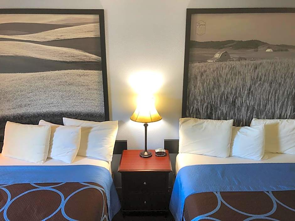 Super 8 by Wyndham Lewiston