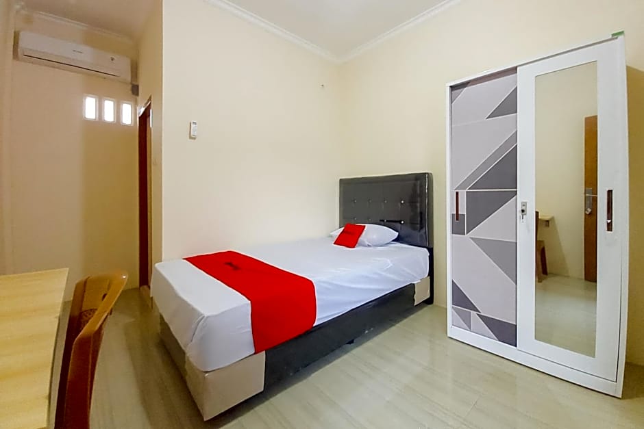 RedDoorz Syariah near JBC Jambi