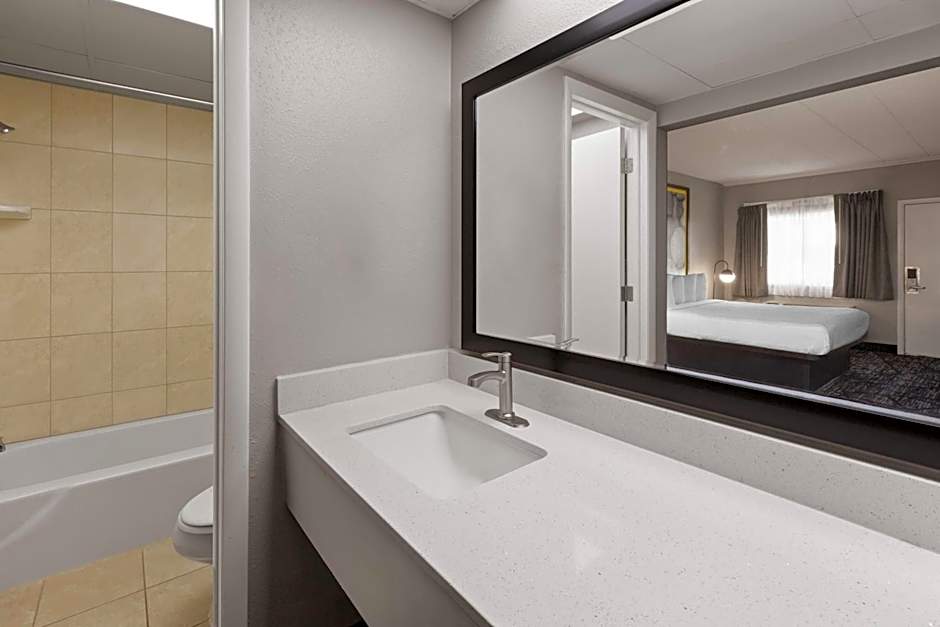 Super 8 by Wyndham Traverse City