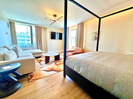 Premium One-Bedroom King Suite