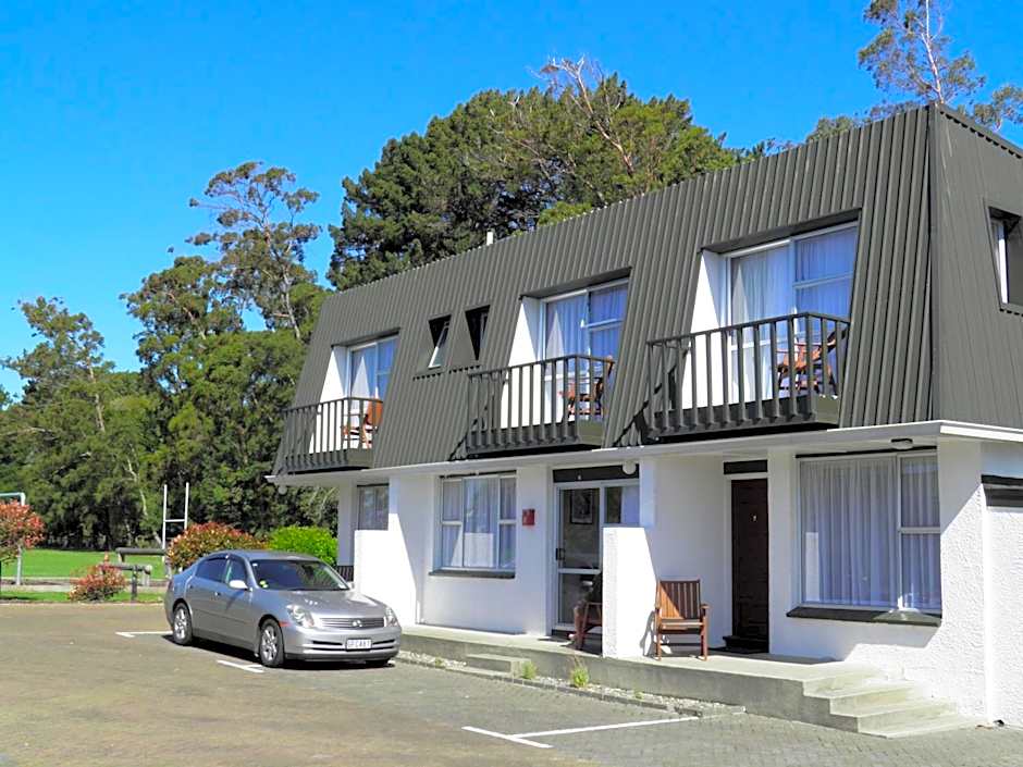 Queens Park Motels