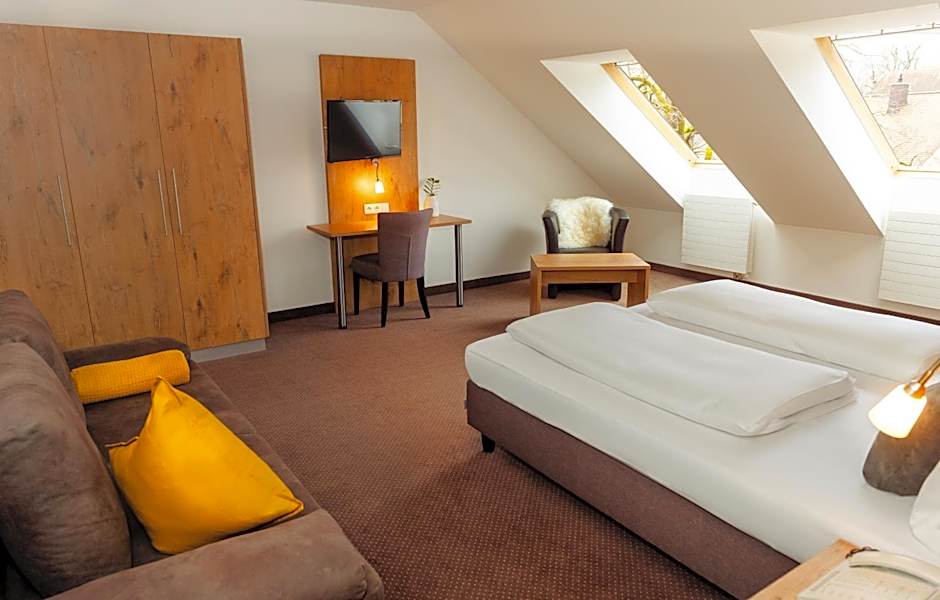 Hotel am Hachinger Bach by Blattl