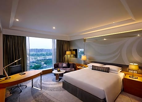 Higher Floor King / Twin Bed with Bath Tub, 1+1 on Alcoholic Drinks (Selective Menu) throughout the stay, 25% Discount on Food, Soft Beverages and Spa