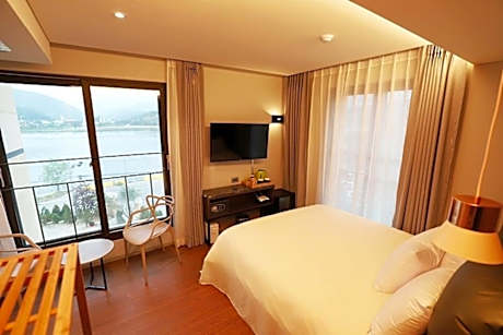 Suite with River View