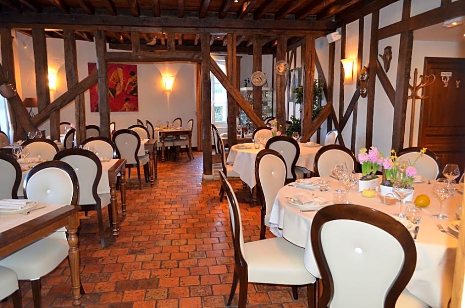 Logis Hotel Le Cheval Blanc