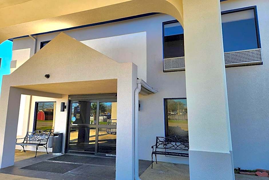 Days Inn & Suites by Wyndham New Iberia