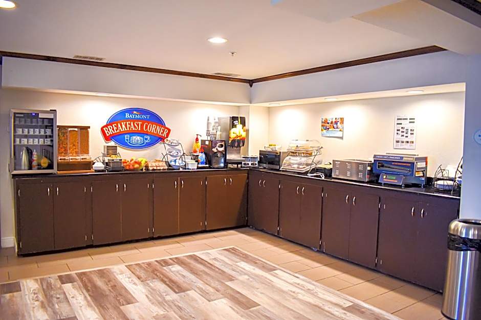Baymont by Wyndham Midland Center