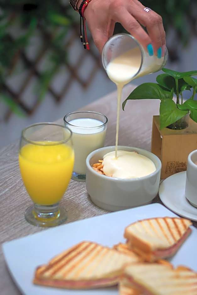 Hotel Laureles Plaza