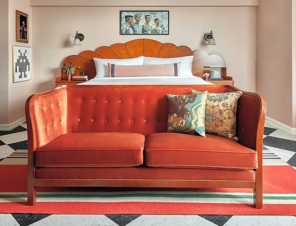 Photo 1 of 7 of Graduate 1 King Bed