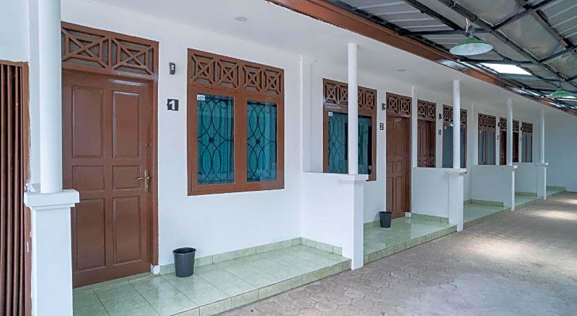 RedDoorz Near Bundaran Ciceri