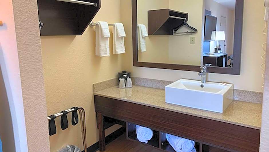 Quality Inn & Suites I-10 Near Fiesta Texas