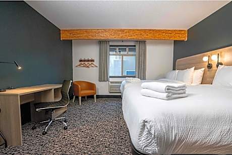 Double Queen Suite (No Pets)