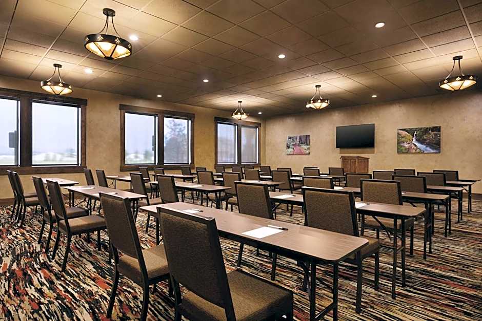 Glacier International Lodge