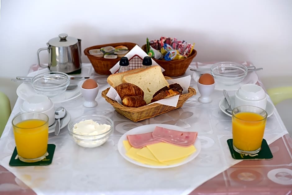 Trianta Hotel Apartmentos