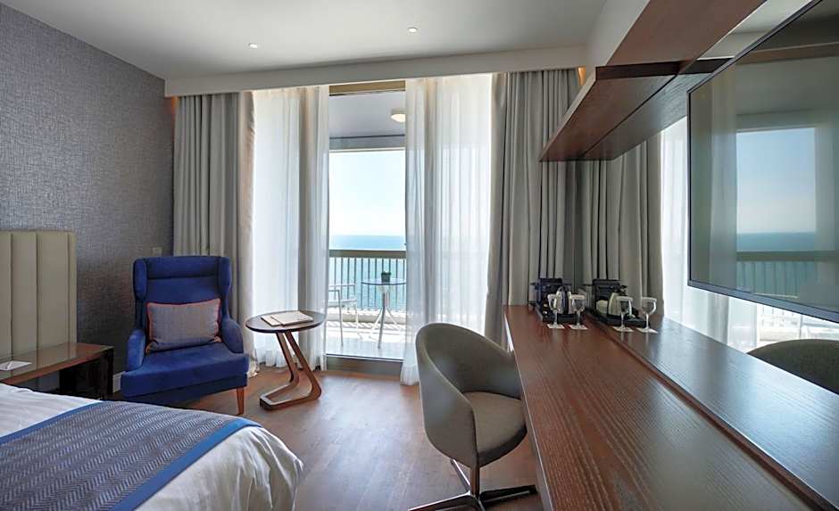 Makedonia Palace