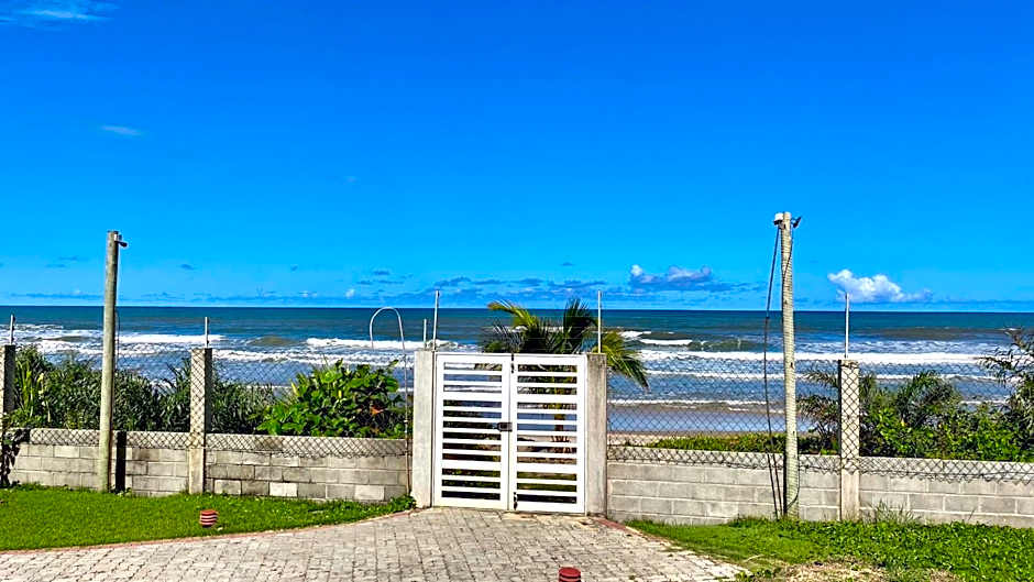 Refúgio Pé na Areia com 4 quartos em Ilhéus - Condomínio Perfeito para Família!