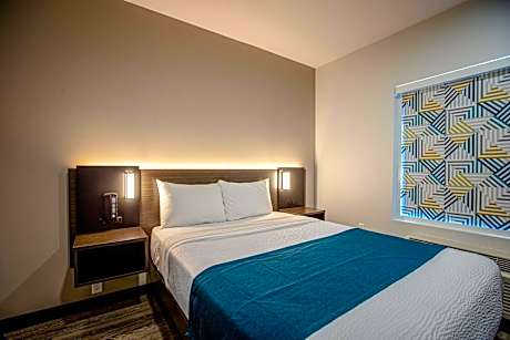 Queen Room - Disability Access - Non-Smoking