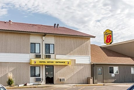 Super 8 by Wyndham Luverne