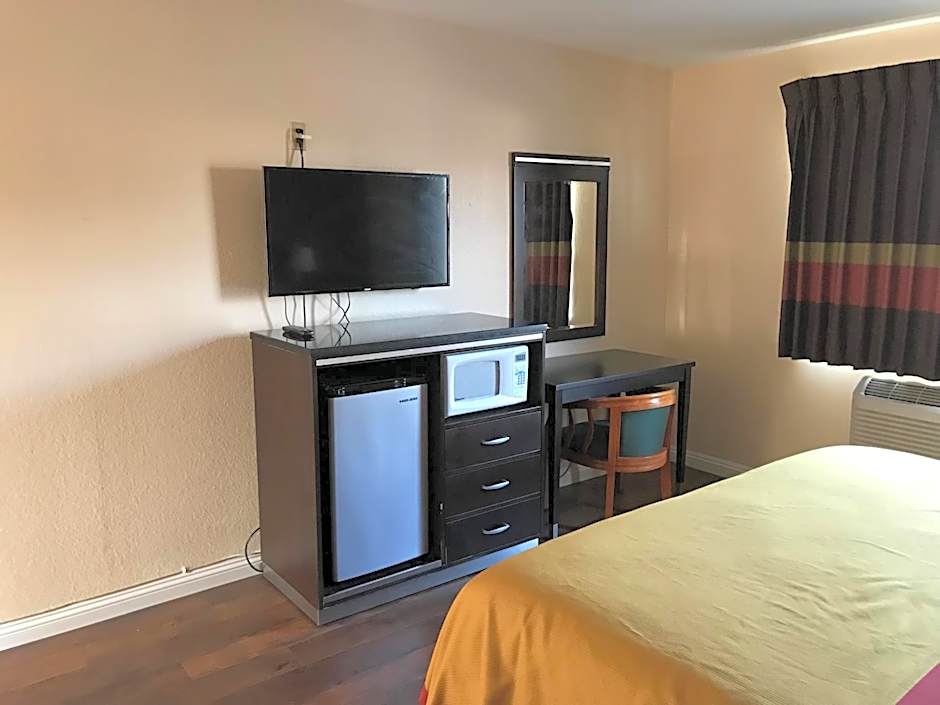 Manhattan Inn & Suites