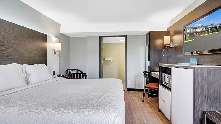 Days Inn & Suites by Wyndham Niagara Falls/Buffalo