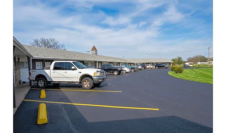 Capri Motel By OYO Elwood, Wathena
