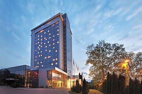 VILNIUS PARK PLAZA HOTEL, Restaurant & Terrace, Panorama Bar, Conference & Banquet Center