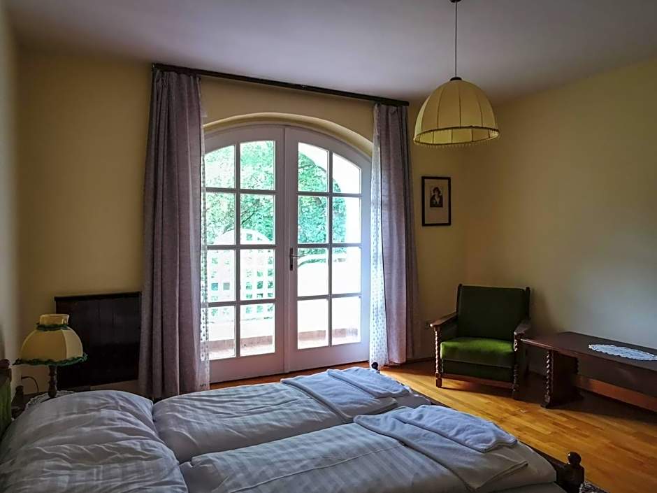 Cseri Vendégház
