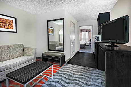 1 King Suite Mobil Accessible Tub