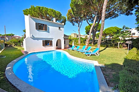 Perfect Retreat Overlooking Pinhal Golf Course, Private pool, Off-street parking