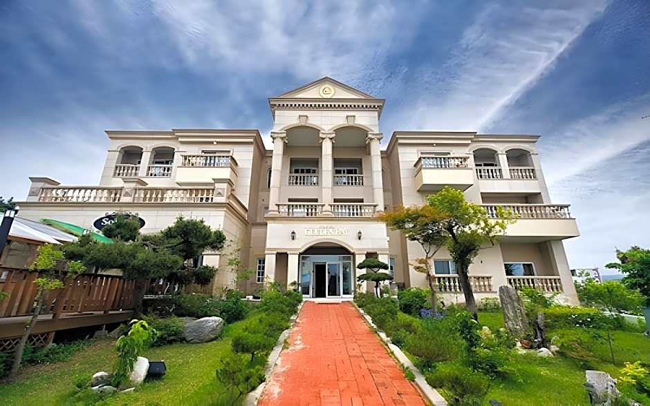 Yangyang Golden Bay Pension