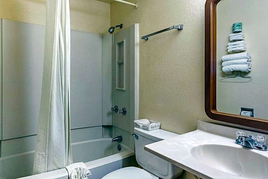 Rodeway Inn Farmington