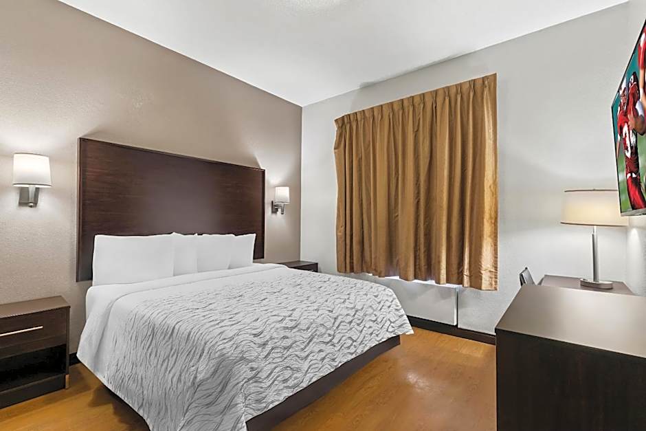Red Roof PLUS+ & Suites Atlanta Airport South