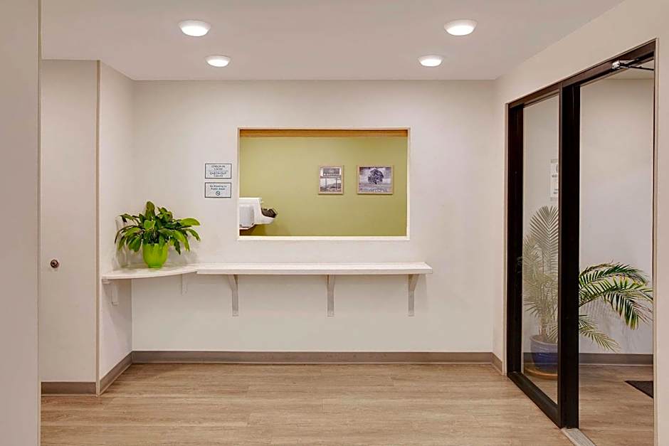 WoodSpring Suites Bakersfield