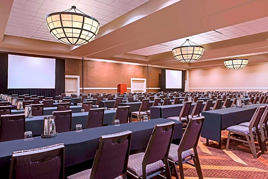 Sheraton Overland Park Hotel At The Convention Center