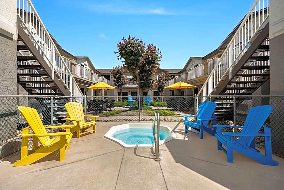 Days Inn by Wyndham Kelowna