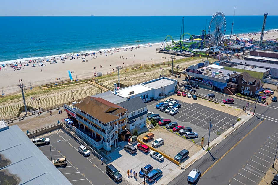 Boardwalk Hotel Charlee & Apartments Beach Hotel Oceanfront